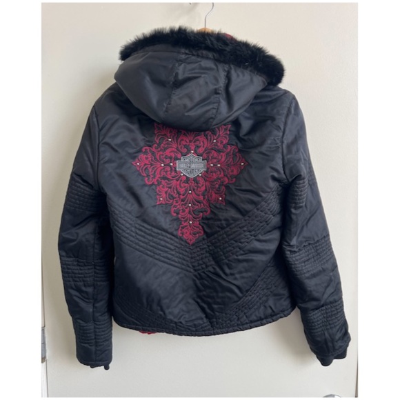 Harley-Davidson Medium Jacket with Real Fur Hood Trim Red Embroidered Back - Picture 5 of 15